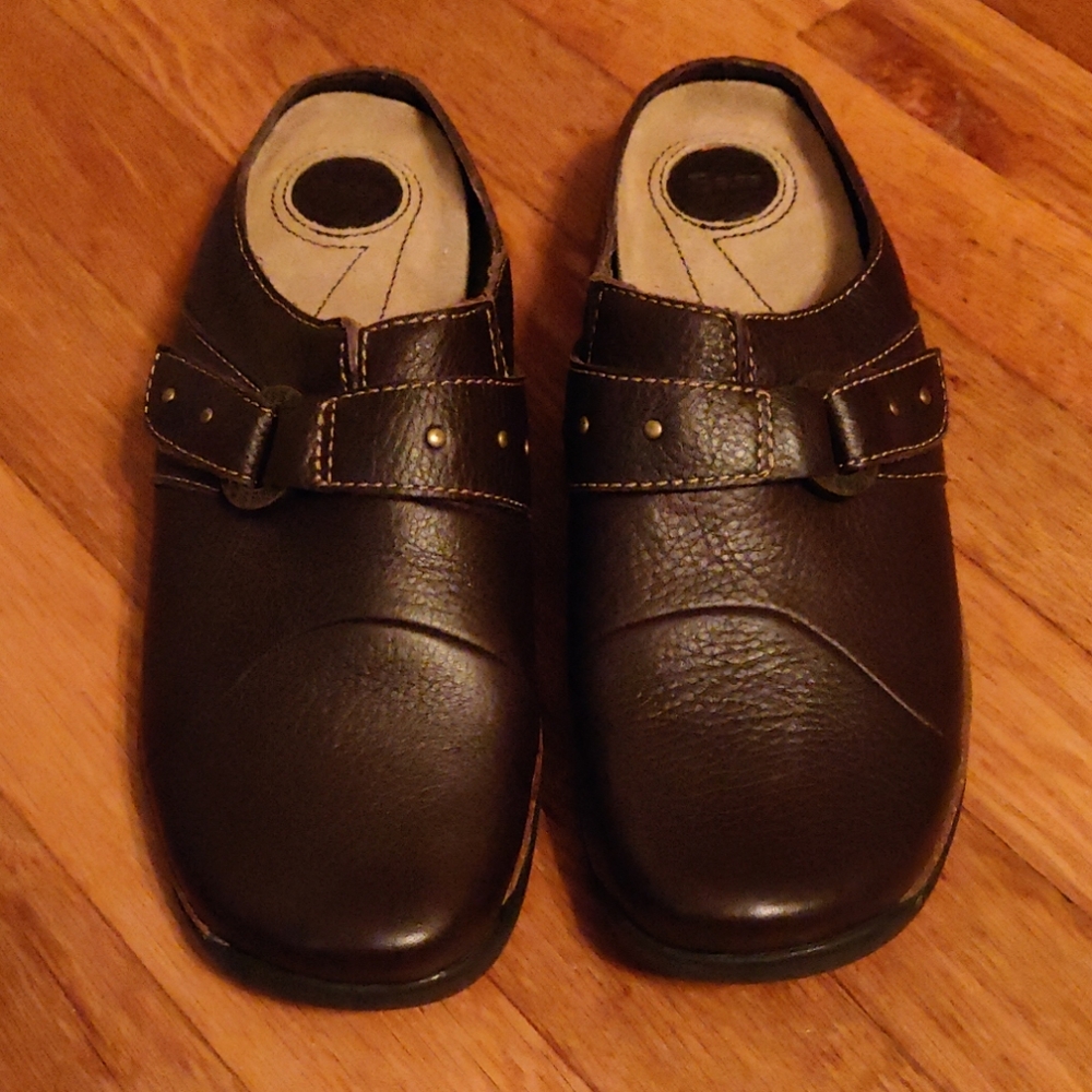 Bass Clogs - Picture 2 of 6